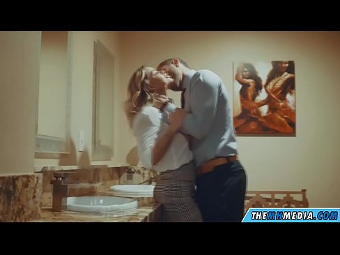 ❤️ Калі грудастая бландынка спакушае цябе ў грамадскім туалете ❤️❌ Рускае порна у нас ☑